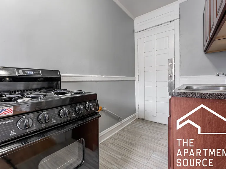 3267 W Wrightwood Ave #3Y — Photo 2