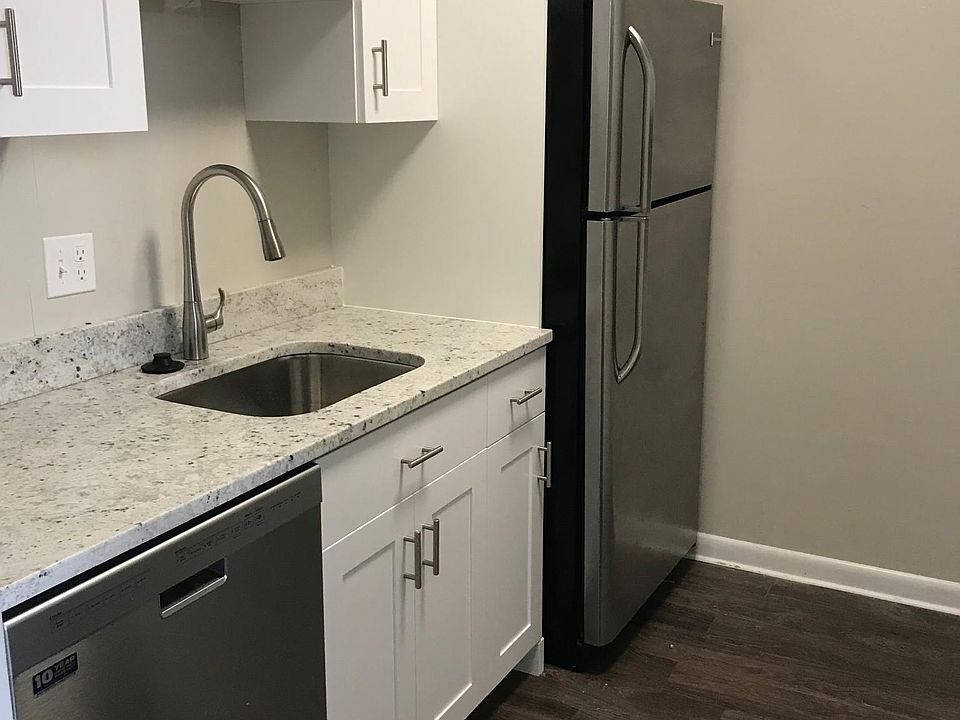 1st image of 10 Washington Grn Unit 106