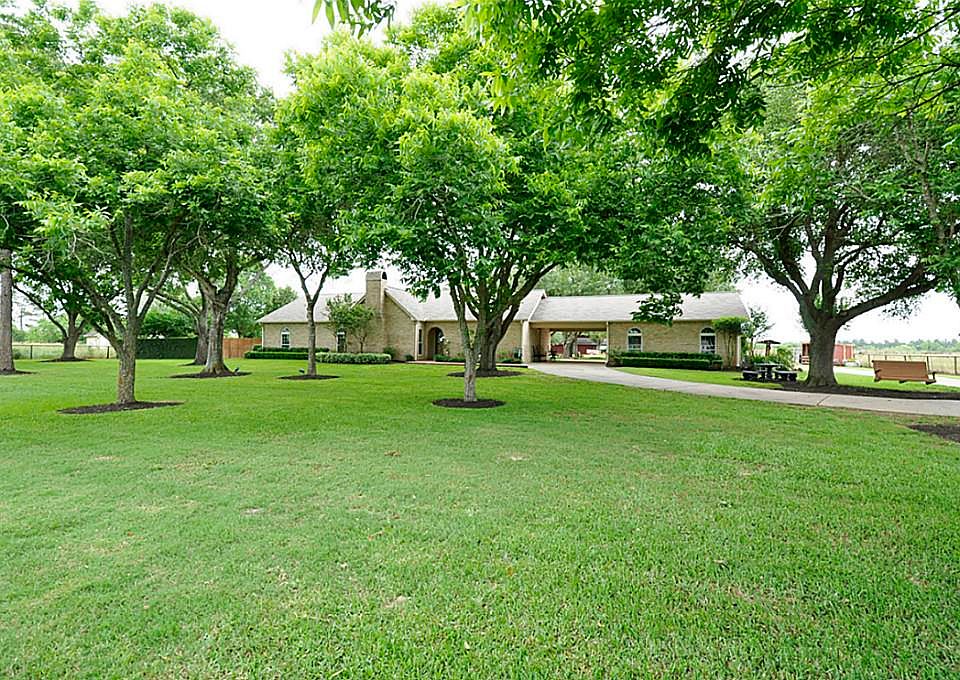 1st image of 10402 Hidden Lake Ln