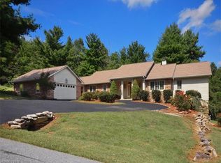 947 Rickel Dr, Hendersonville, NC 28739