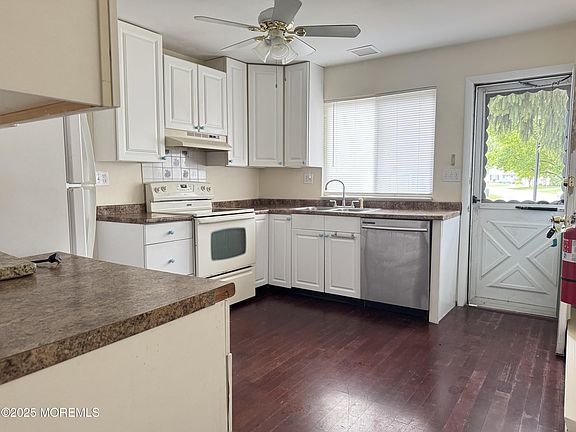3rd image of 561B Malvern Ct