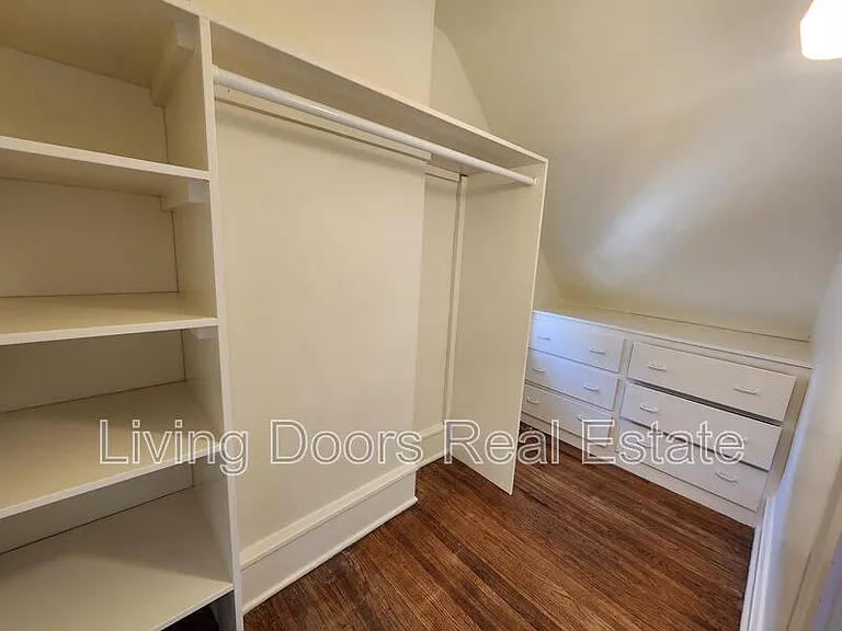 2300 Sewell St — Photo 13