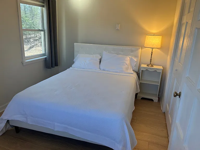 One bedroom with queen bed, sheets and bedding