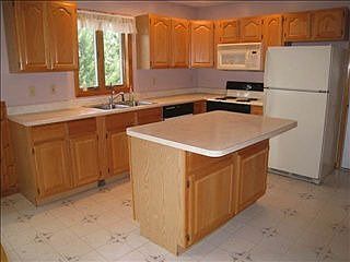 3rd image of 6422 Peters Ln