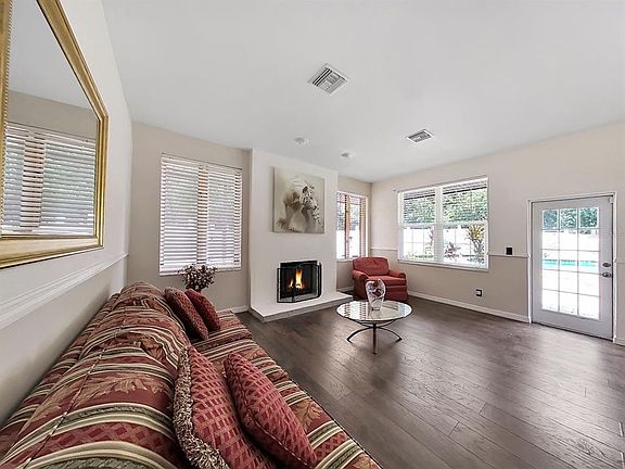 5th image of 2154 Woods Ct