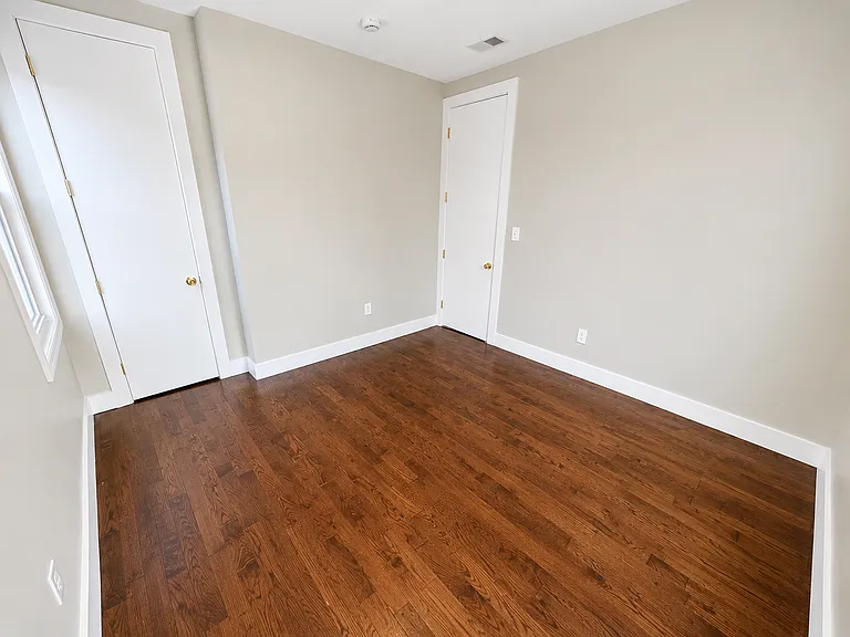 61 Leslie St #2 — Photo 13