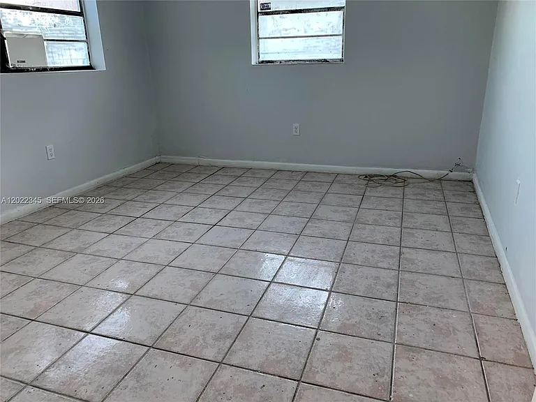 756 NW 5th St — Photo 4