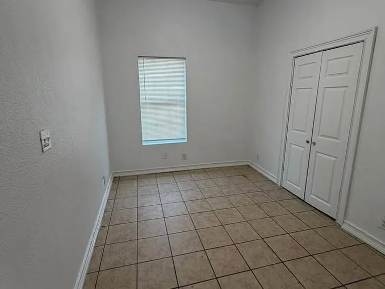 2730 S Jennings Ave — Photo 10
