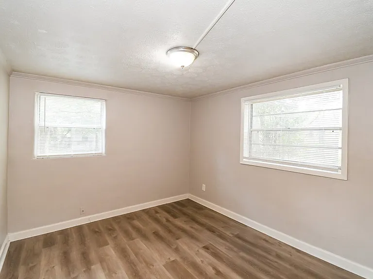 10513 Suomi St — Photo 11
