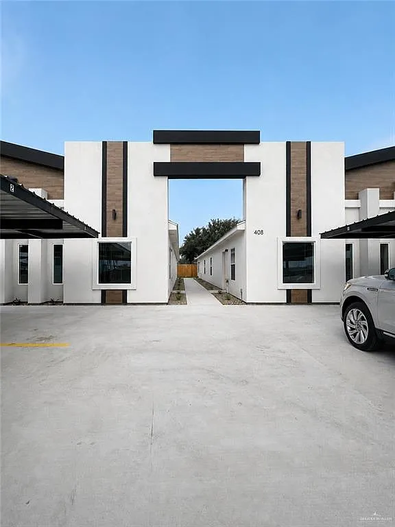 3 bed, 2.0 bath, 1050 sqft, $1,290 — Photo 1