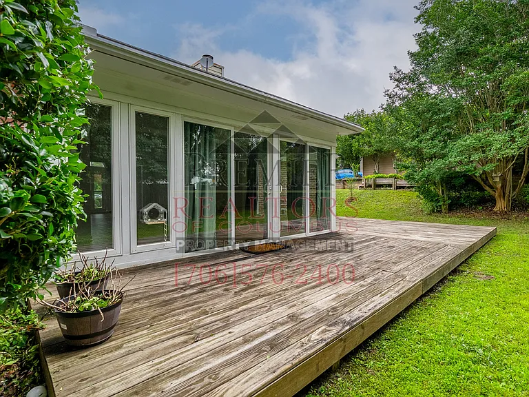 2250 Rock Springs Ct — Photo 36
