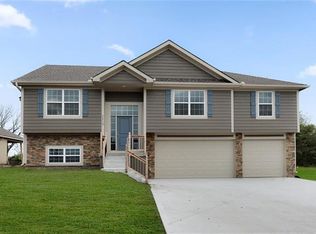 427 Spring Branch Dr, Raymore, MO 64083