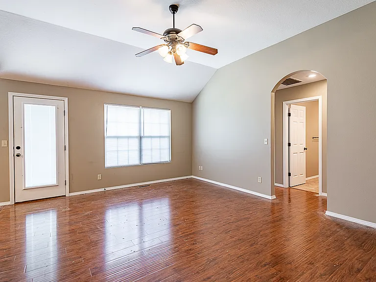 1332 S Lexington Ave — Photo 18