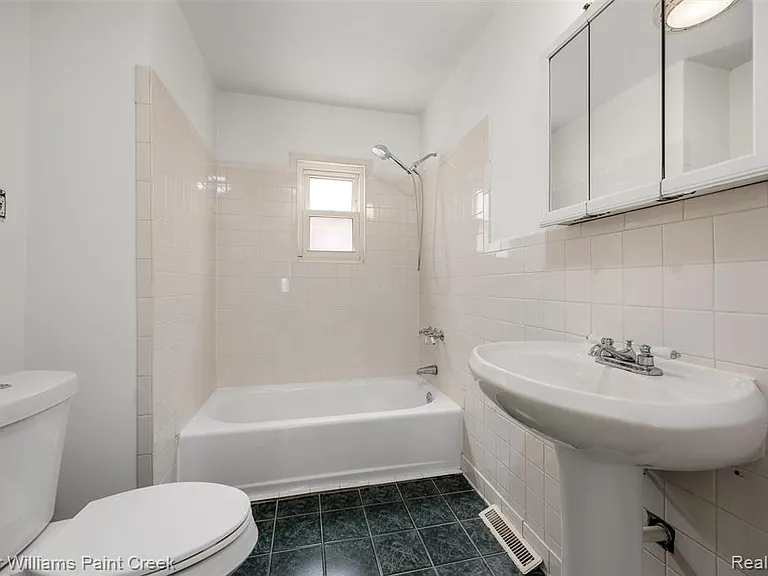 23465 Easterling Ave — Photo 15