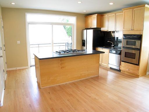 2nd image of 1101 N Wolcott Ave