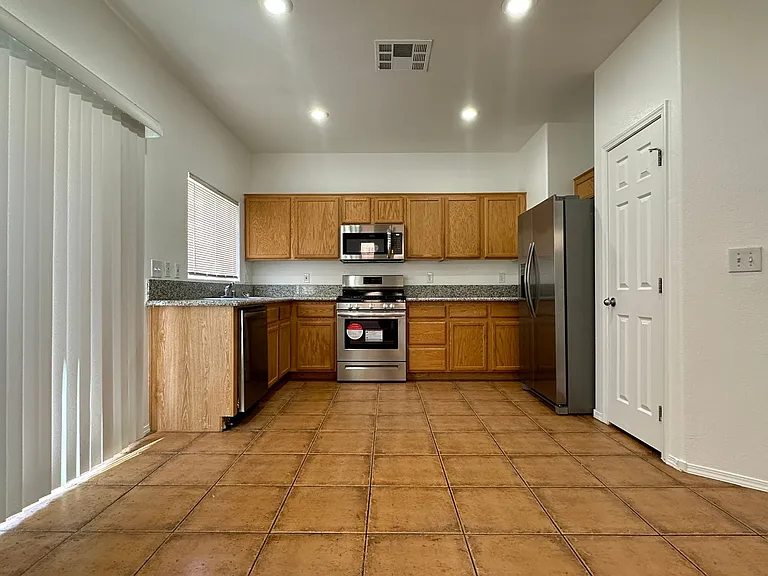10541 Kivas Ct — Photo 5