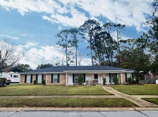 1400 Sussex Dr, Ocean Springs, MS 39564