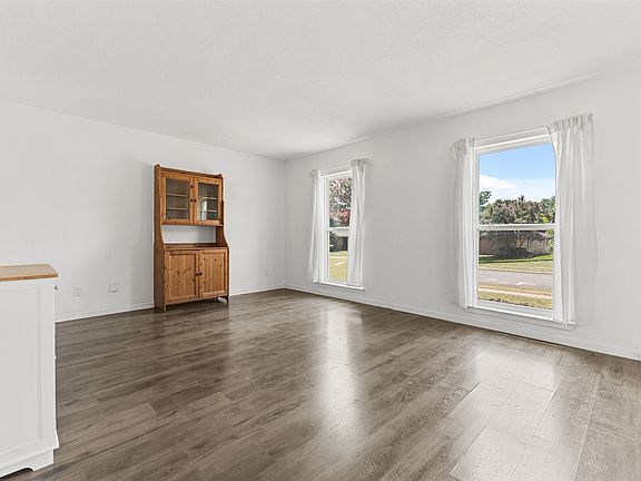 5th image of 7233 Bayberry Ln