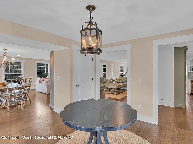 35 Bristol Pl — Photo 3