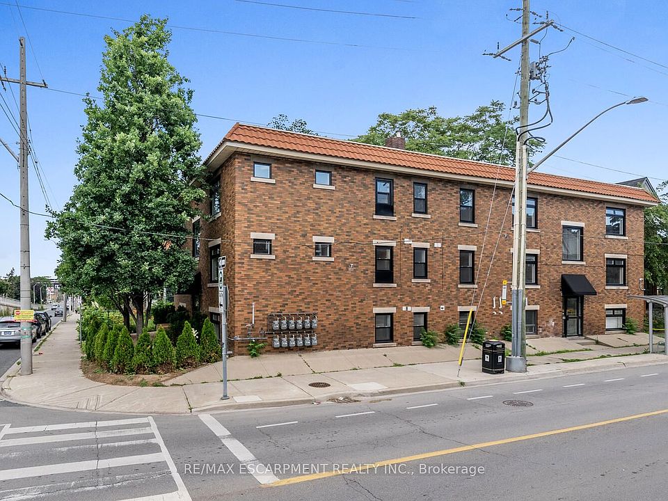 1st image of 127 Victoria Ave S
