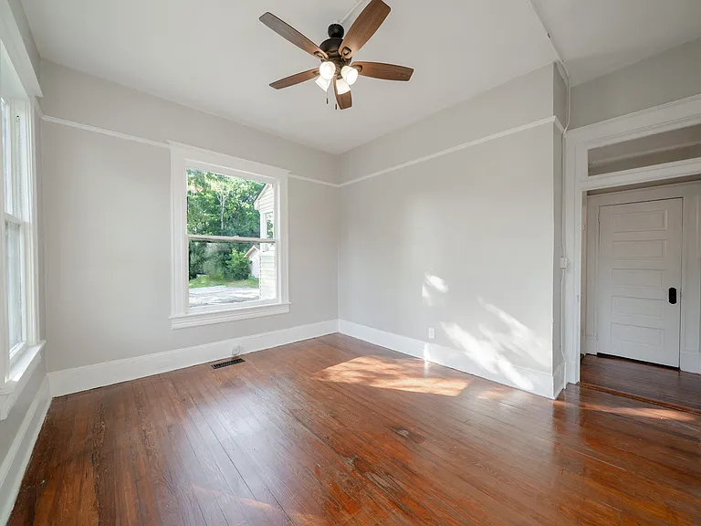 185 Clisby Pl — Photo 10
