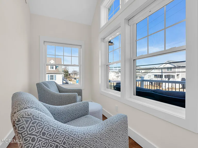 455 Main St E — Photo 11
