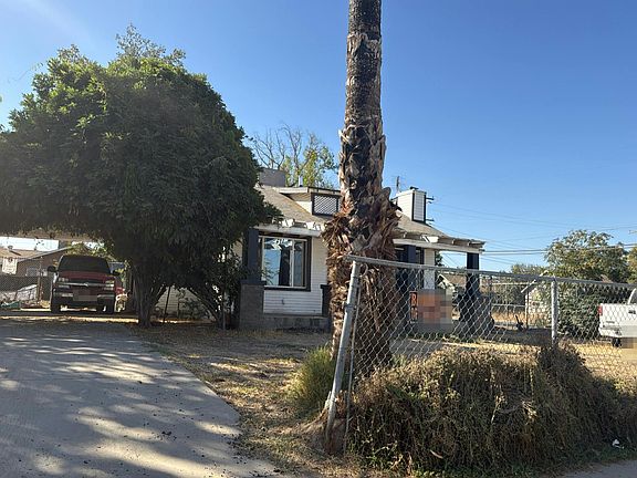 3rd image of 818 S Maple St