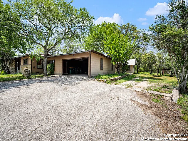 932 Toepperwein Rd — Photo 5