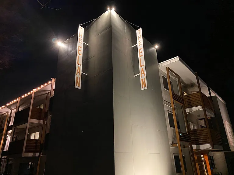 Marvelous Modern Midtown- The Elan — Photo 2