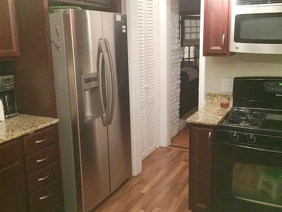 Updated eat-in kitchen