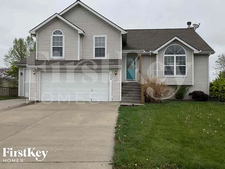 904 E Madelyn Dr — Photo 1