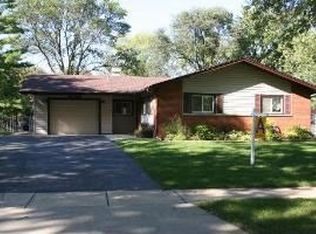 1690 Bedford Rd, Hoffman Estates, IL 60169