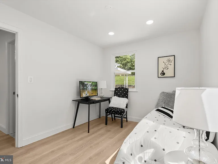 402 Elm Ave — Photo 15