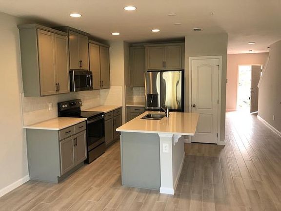 3rd image of 306 Cape Honeysuckle Pl