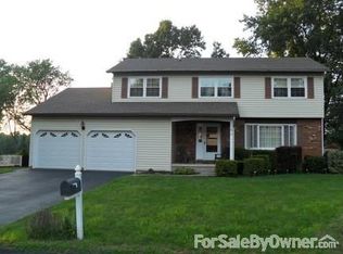 16 Rudder Ln, Latham, NY 12110