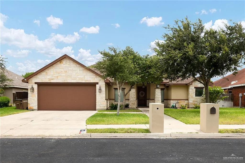 4 bed, 3.0 bath, 2472 sqft, $2,500 — Photo 1