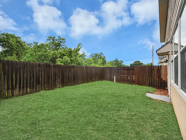 6019 Pennworth Ln — Photo 37