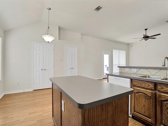 4th image of 1890 Avonlea Dr