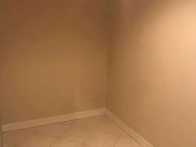 Mesa B - Laundry (extra space)