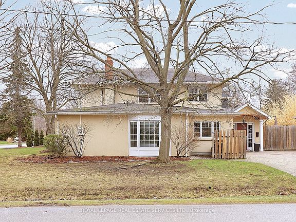 3rd image of 222 Alscot Cres