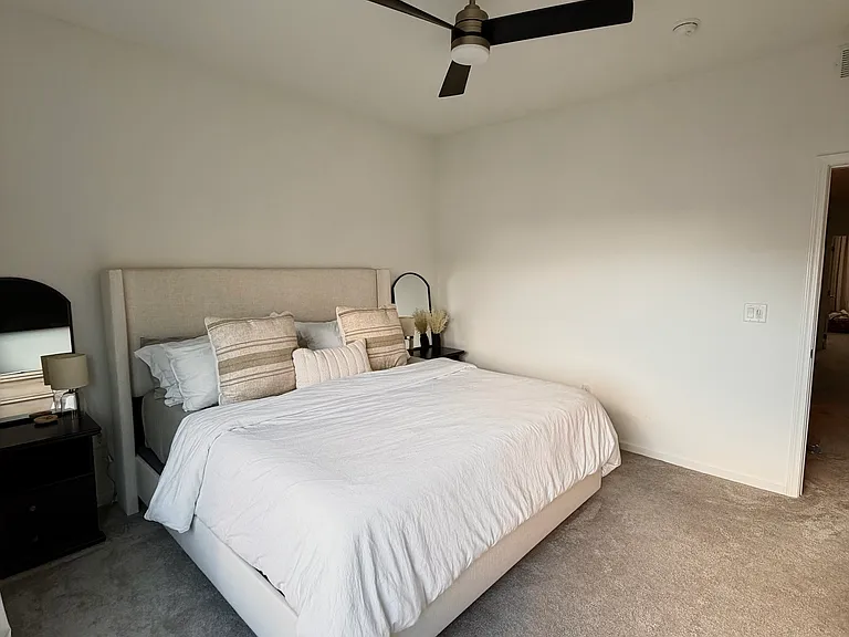 445 SW 12th St — Photo 5