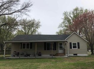 305 E 7th St, Halstead, KS 67056