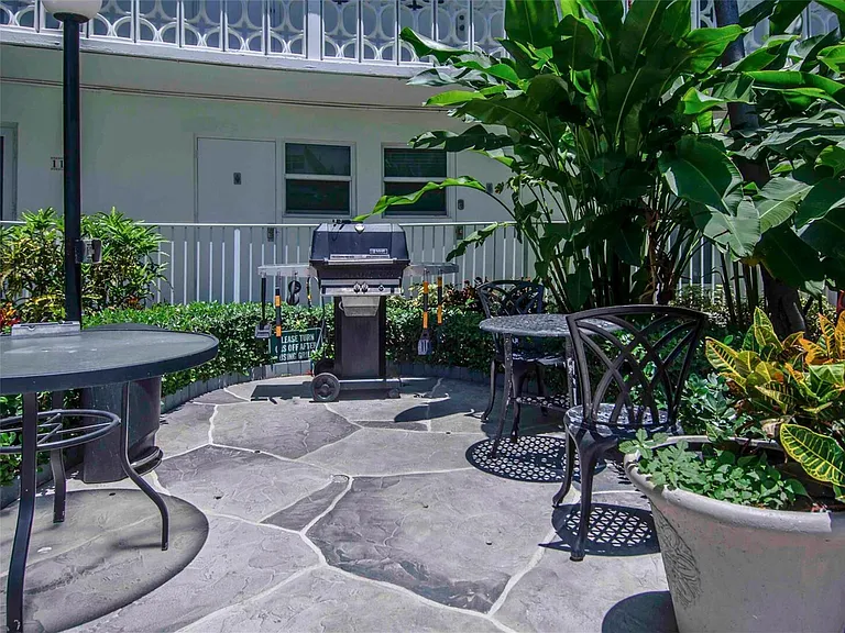 3250 NE 28th St #809 — Photo 22