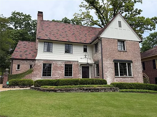 82 Brighton Rd NE Photo 1