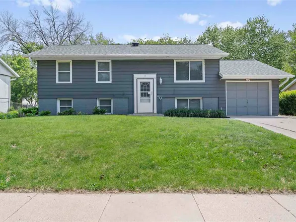 13 Amber Ln, Iowa City, IA 52240