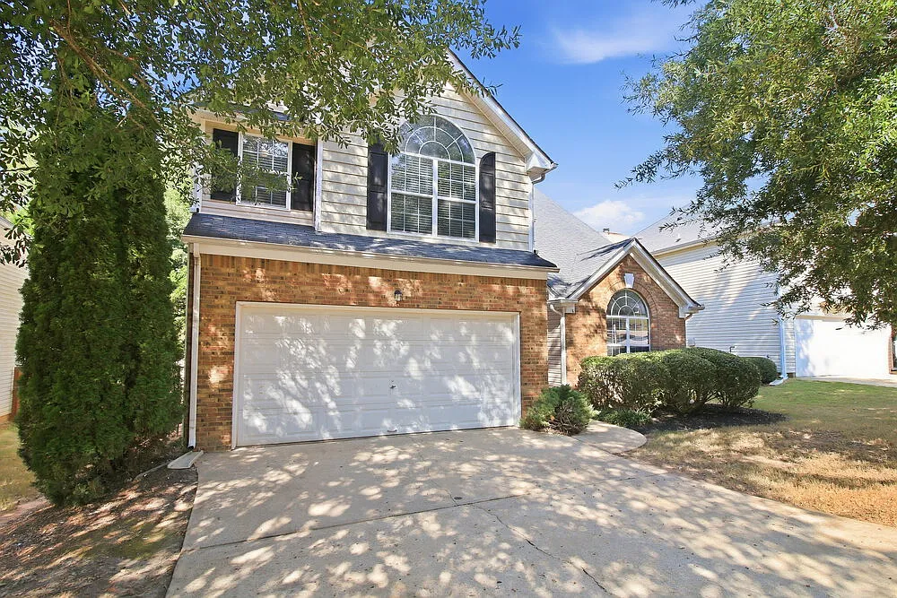 4 bed, 2.5 bath, 2666 sqft, $2,270 — Photo 2