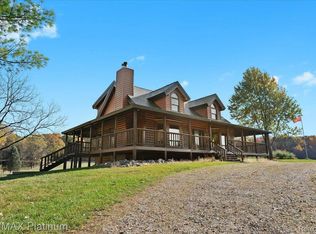 1215 S Bull Run Rd, Fowlerville, MI 48836