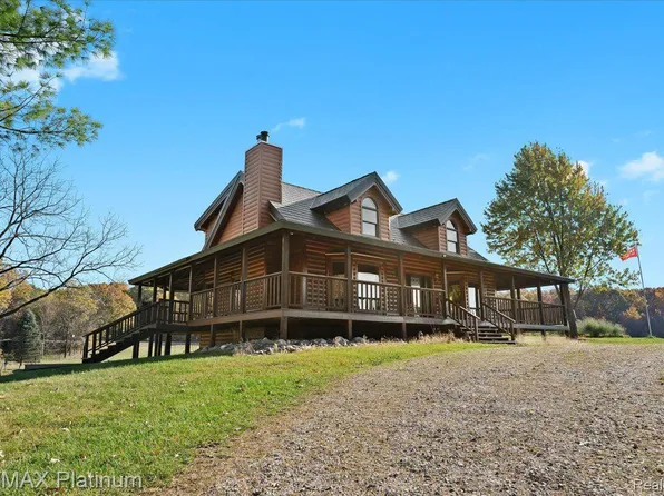 1215 S Bull Run Rd, Fowlerville, MI 48836