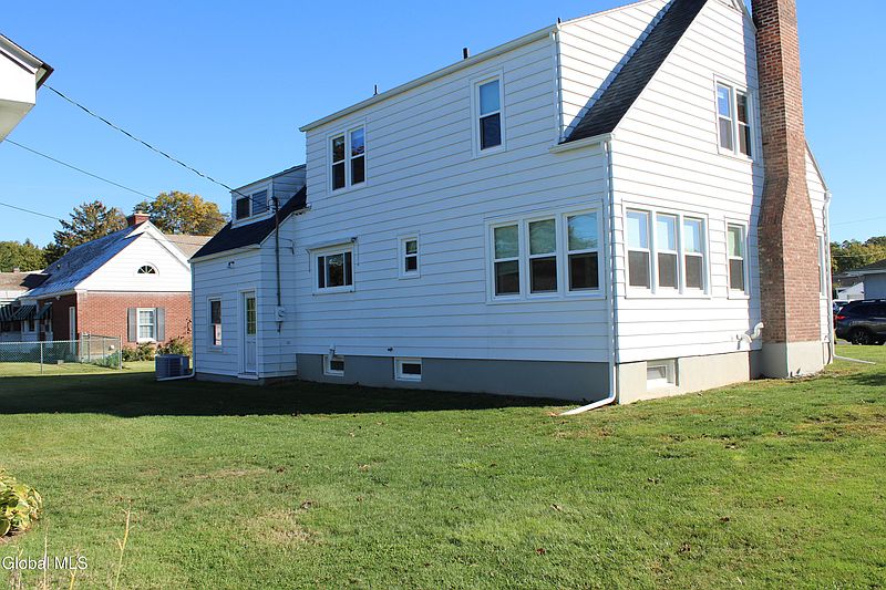 3rd image of 11 Pershing Avenue