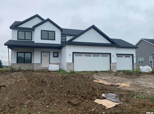 1815 Spartan Dr, Chatham, IL 62629